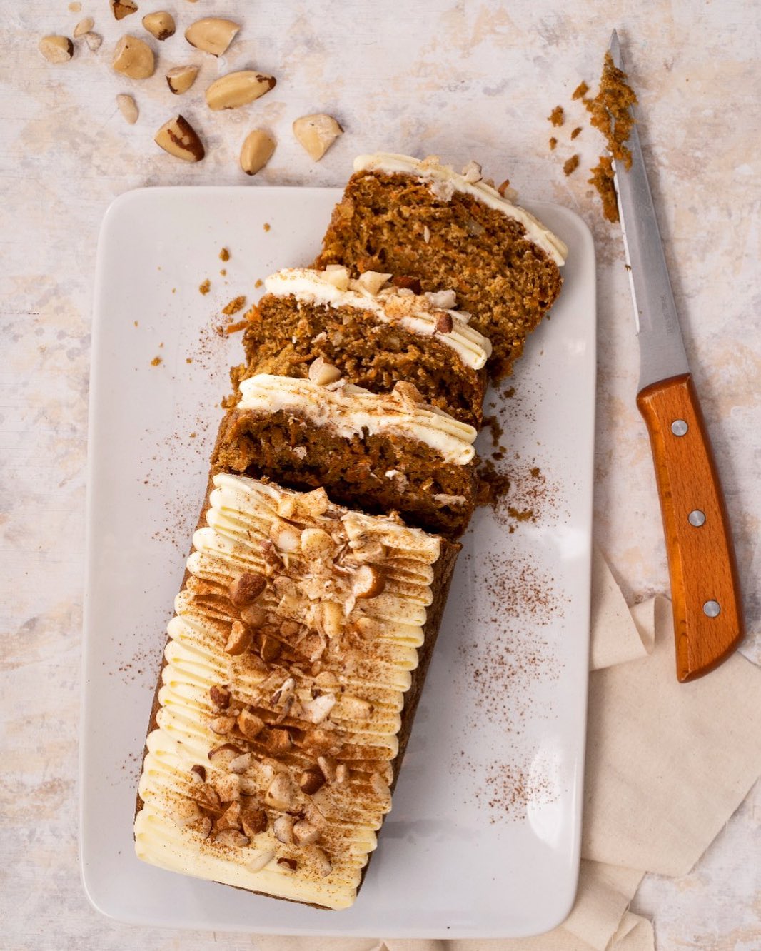 Torta de zanahoria, nueces y queso crema
