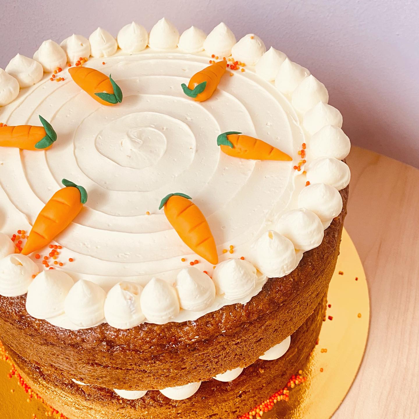 Torta de zanahoria, nueces y queso crema