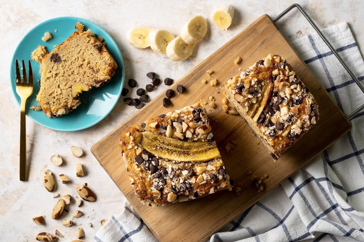 Torta de banano chips y nueces